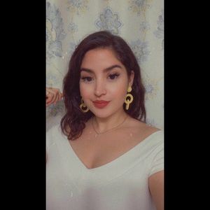 Meet your Posher, Alexandra